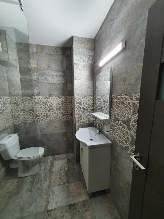 Aquazure Studio Residence นาโวดาริ ภายนอก รูปภาพ