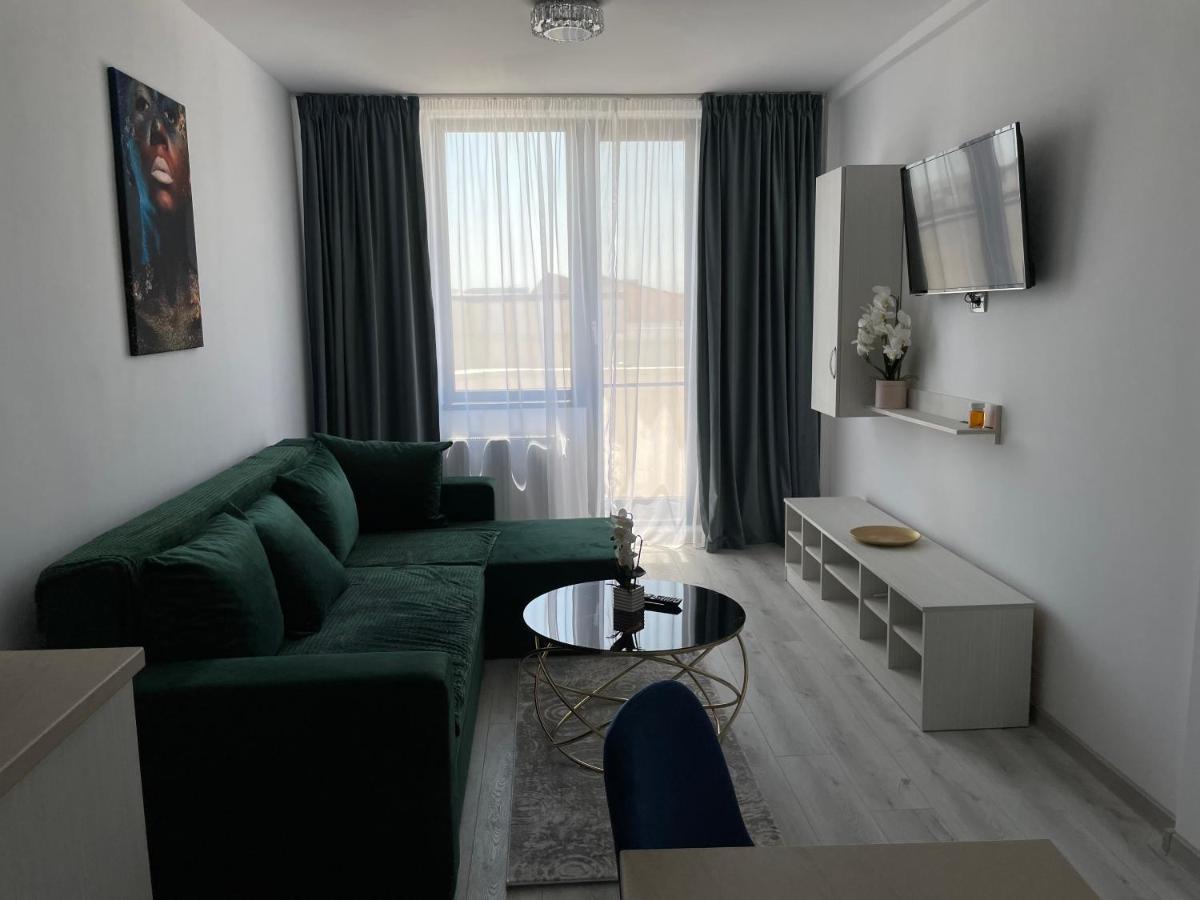 Aquazure Studio Residence นาโวดาริ ภายนอก รูปภาพ
