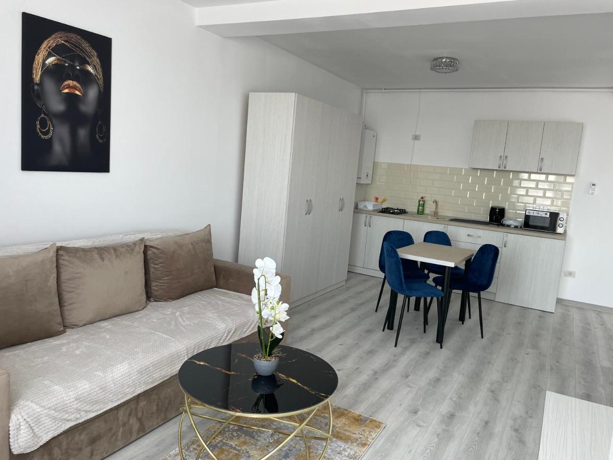 Aquazure Studio Residence นาโวดาริ ภายนอก รูปภาพ