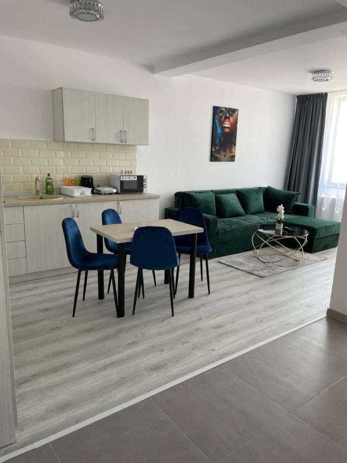 Aquazure Studio Residence นาโวดาริ ภายนอก รูปภาพ