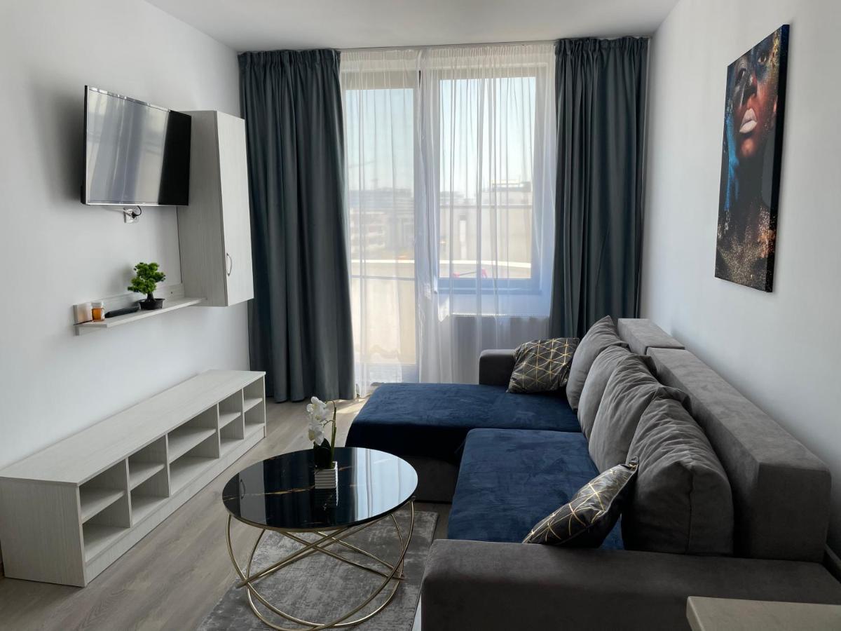 Aquazure Studio Residence นาโวดาริ ภายนอก รูปภาพ