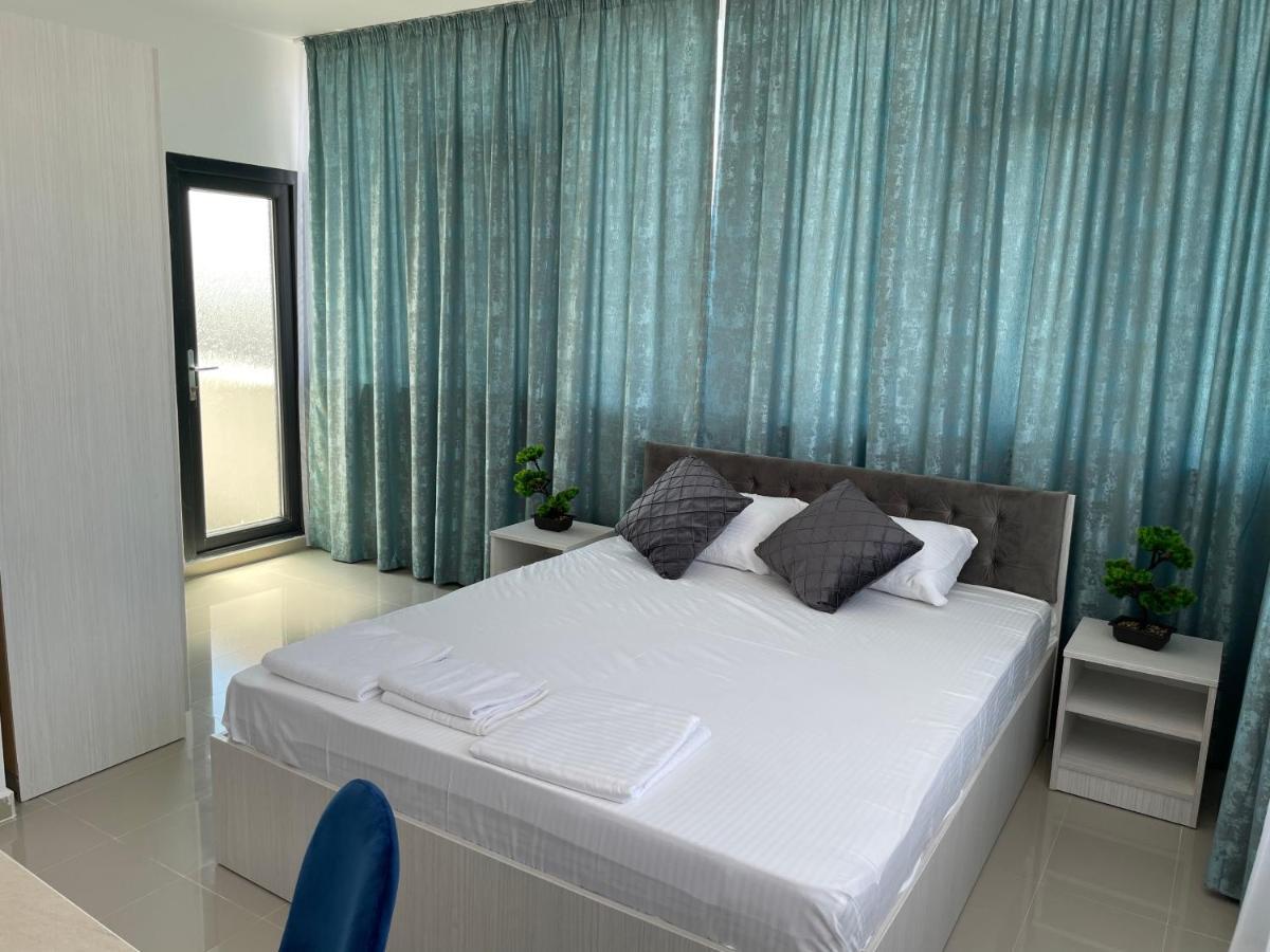 Aquazure Studio Residence นาโวดาริ ภายนอก รูปภาพ