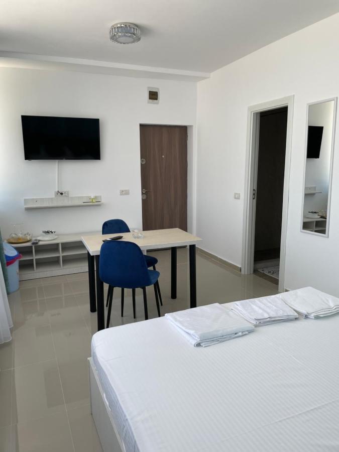 Aquazure Studio Residence นาโวดาริ ภายนอก รูปภาพ