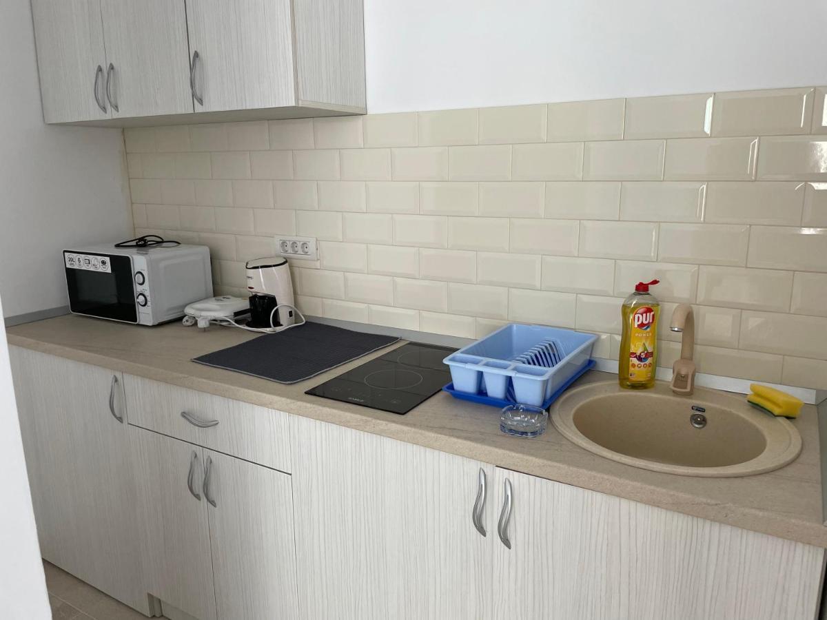 Aquazure Studio Residence นาโวดาริ ภายนอก รูปภาพ