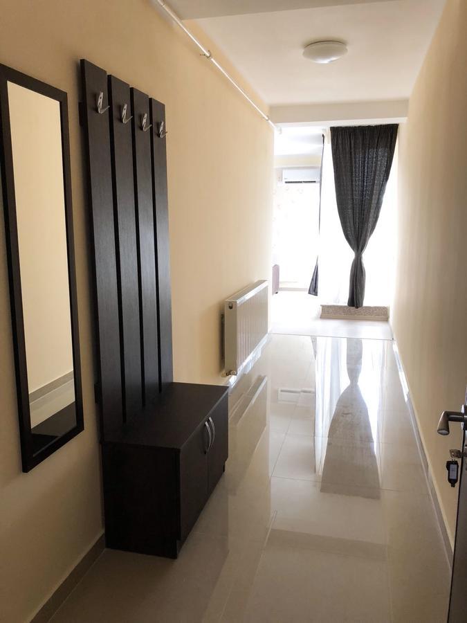 Aquazure Studio Residence นาโวดาริ ภายนอก รูปภาพ